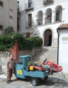 Ottavio Lauria e il suo Apecar... da paese e il suo go kart