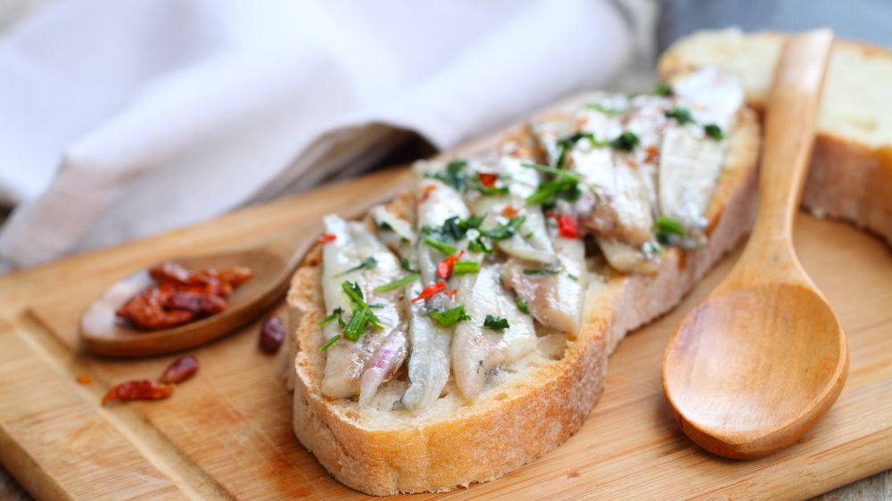 I crostoni di alici con pane Igp di Matera