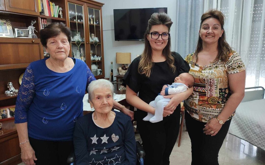 Tra Chiaromonte, Latronico e Francavilla: cinque generazioni in una sola foto di famiglia